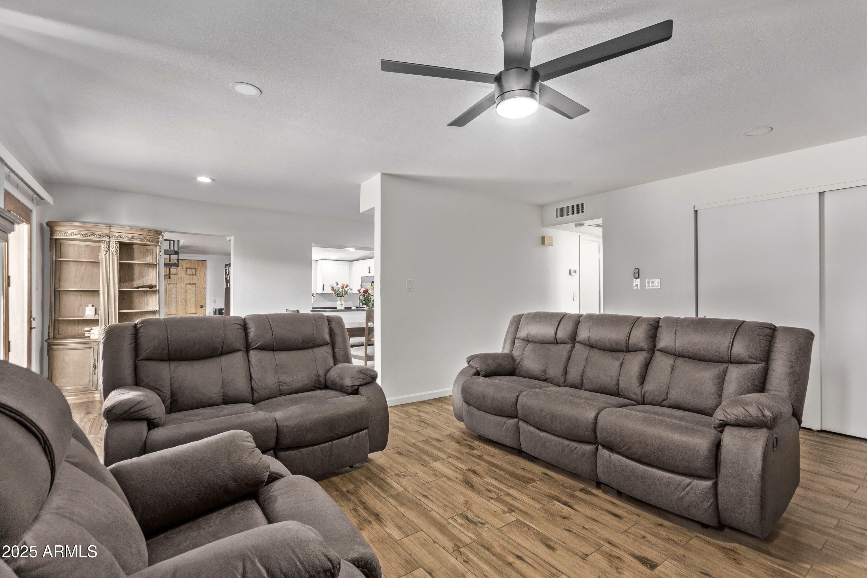 Property Photo: 728 W Grove Circle AZ 85210