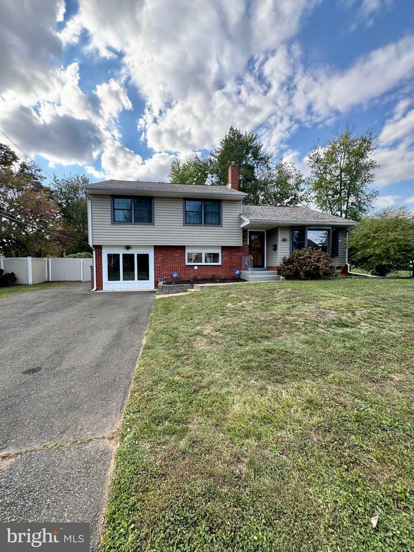 Property Photo:  518 Curtis Drive  PA 19067 