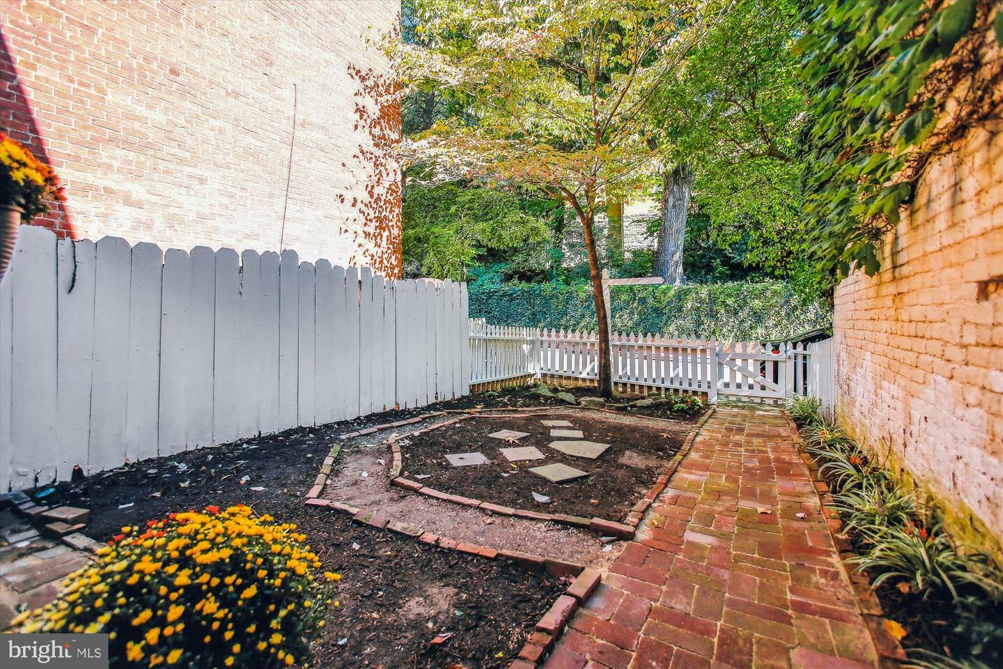 Property Photo:  1636 32nd Street NW  DC 20007 