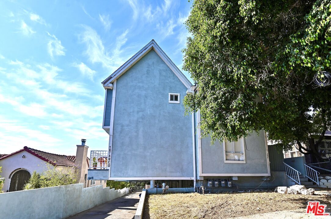 Property Photo: 747 Micheltorena St CA 90026