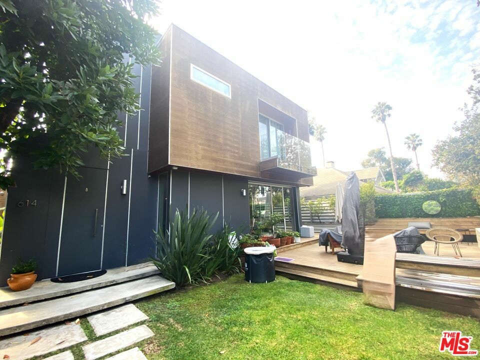 Property Photo:  614   California Ave  CA 90403 