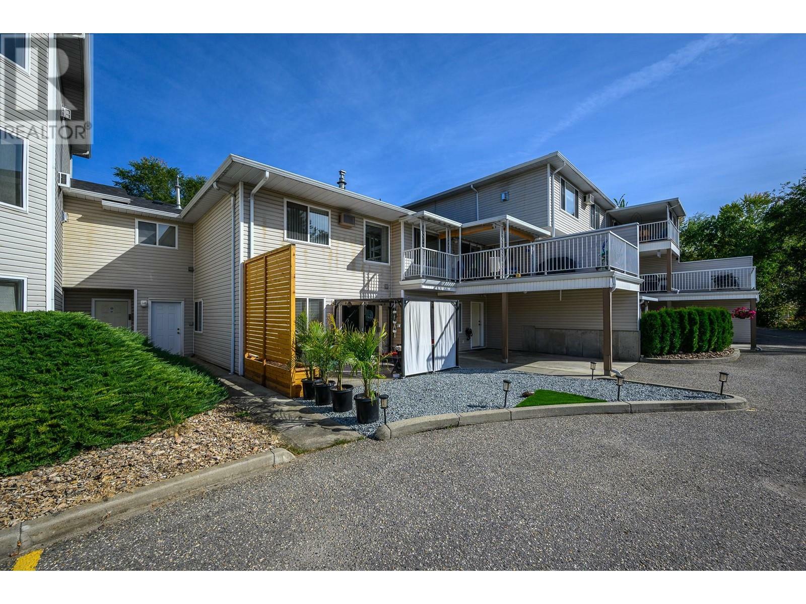 Photo de la propriété:  4404 Pleasant Valley Road 3  BC V1T 4M3 