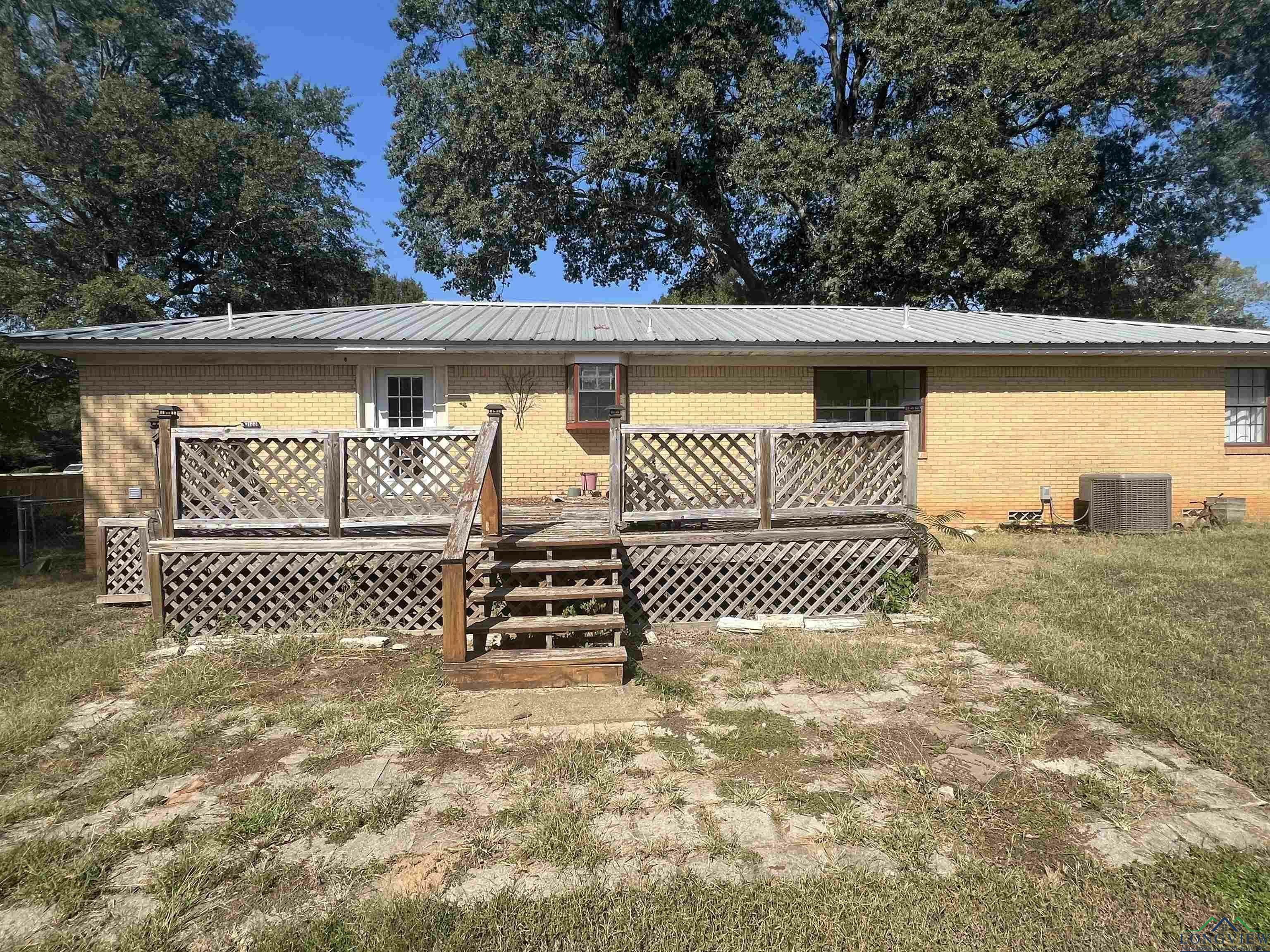 Property Photo:  506 Elmwood  TX 75672 