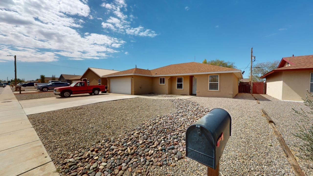 Property Photo:  312 Santa Fe Dr  NM 88310 