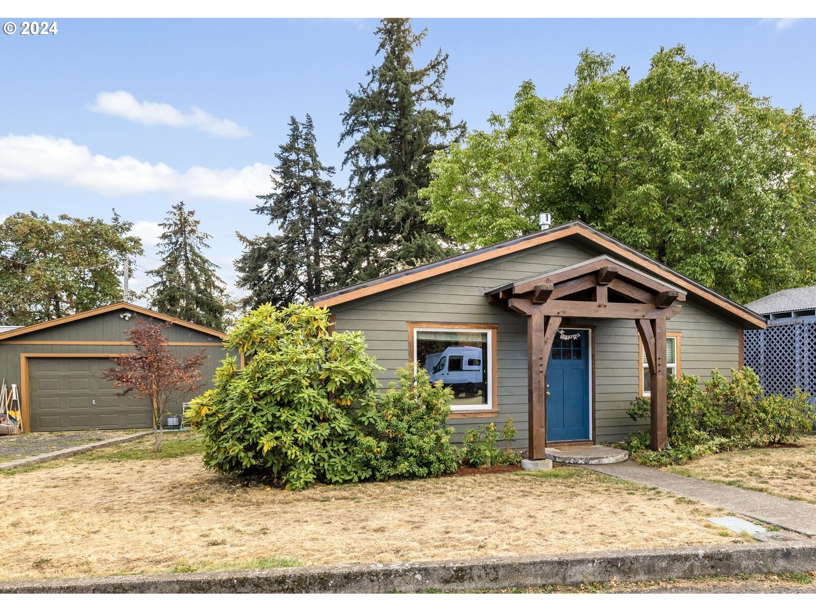 621 NE Center St  White Salmon WA 98672 photo