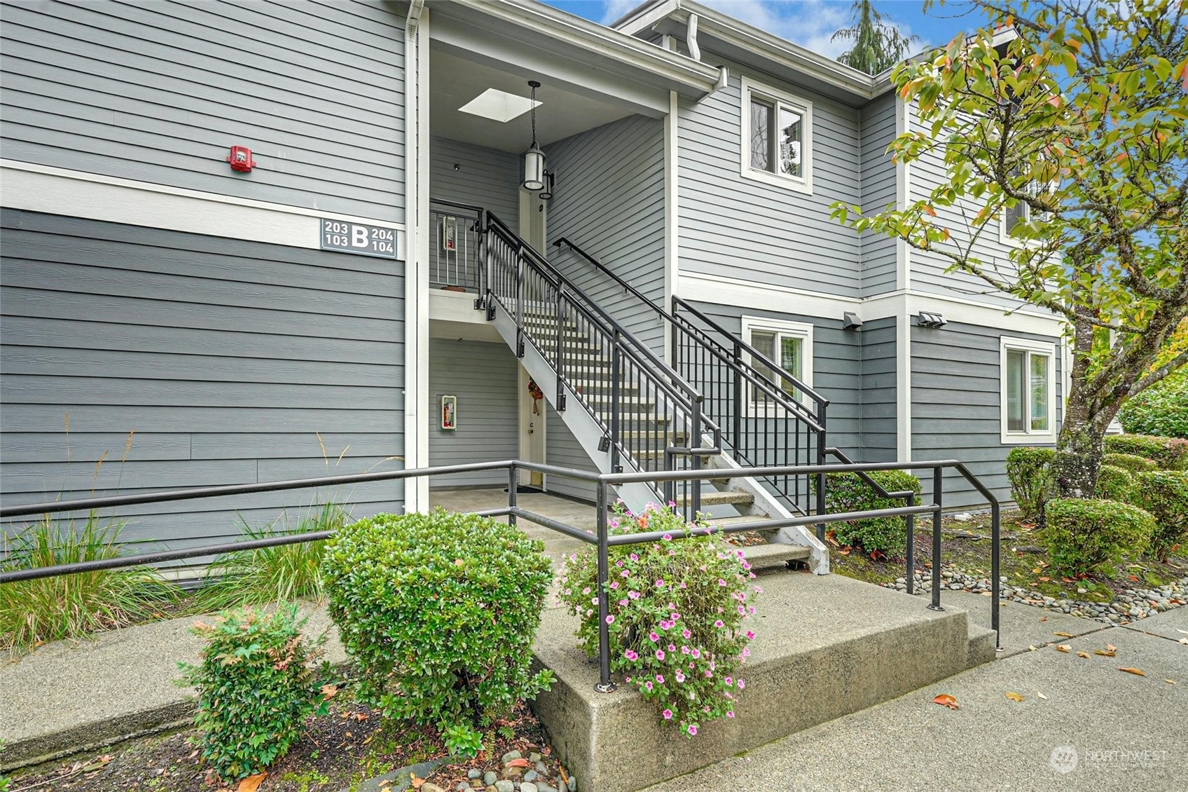 250 NW Dogwood Street B103  Issaquah WA 98027 photo