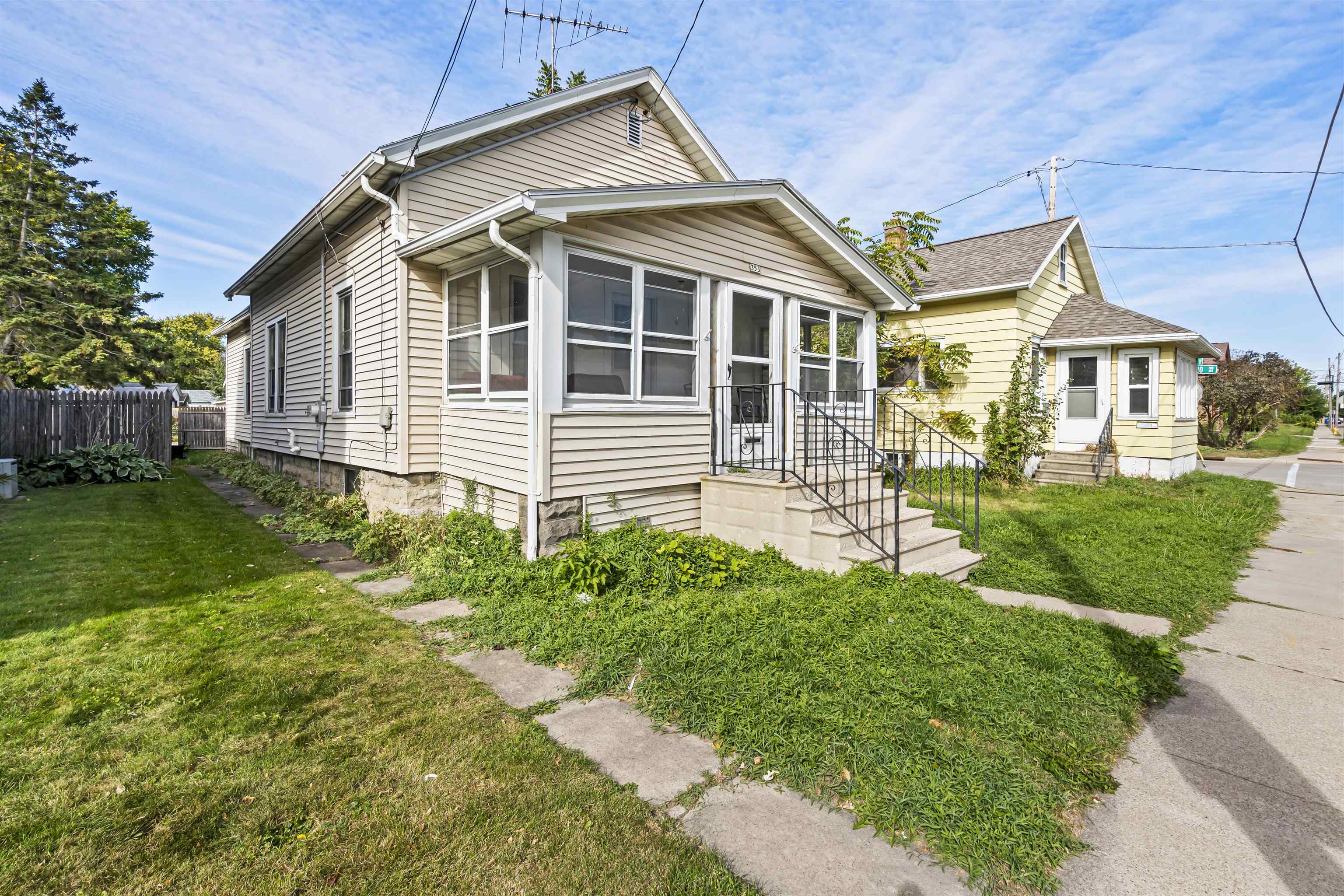 Property Photo:  353 Bowen Street  WI 54901-5155 