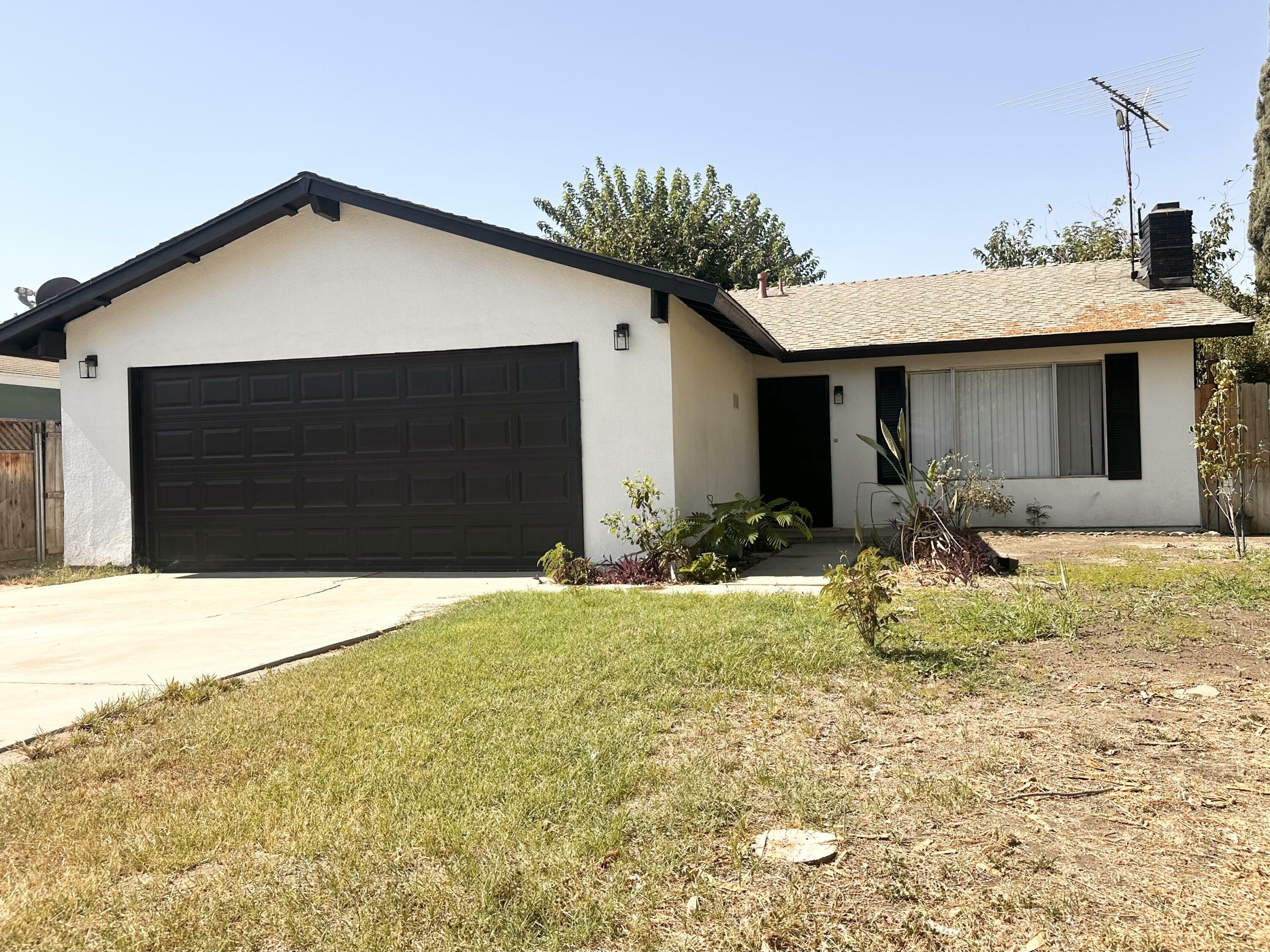 Property Photo:  2233 S Fontana Street  CA 93277 