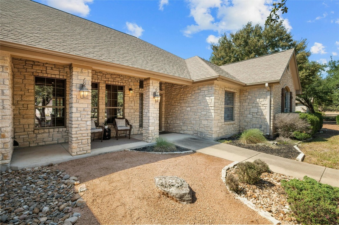 Property Photo:  201 Roble Roja Drive  TX 78633 