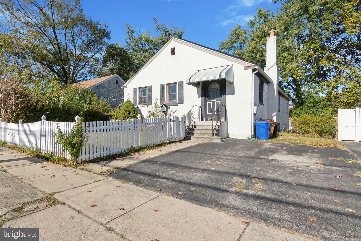 Property Photo:  212 Amosland Road  PA 19043 