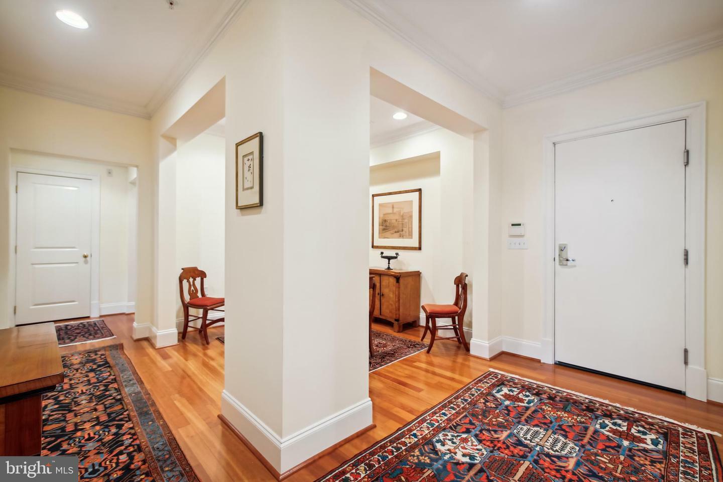 Property Photo:  600 Second Street 105  VA 22314 