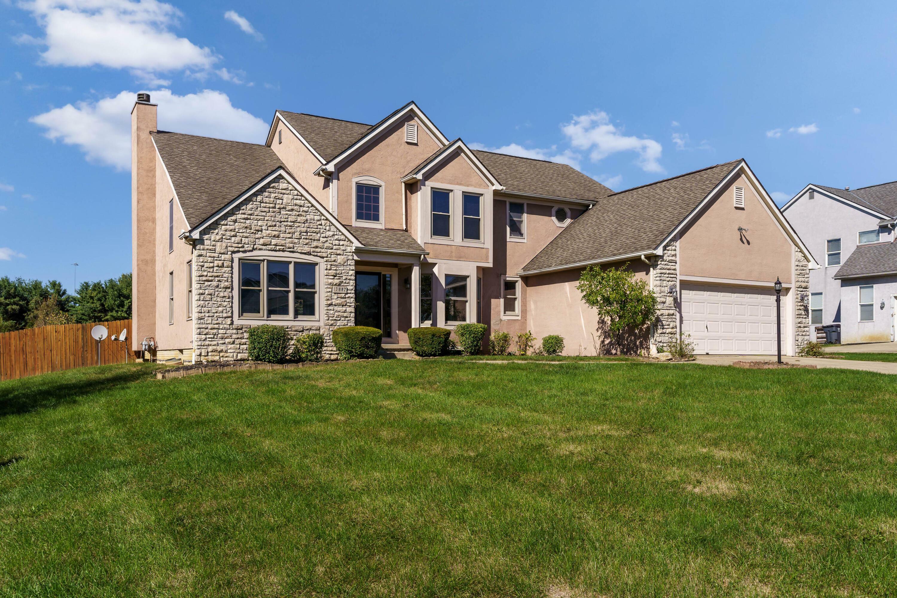 Property Photo:  13887 Sunladen Drive NW  OH 43147 