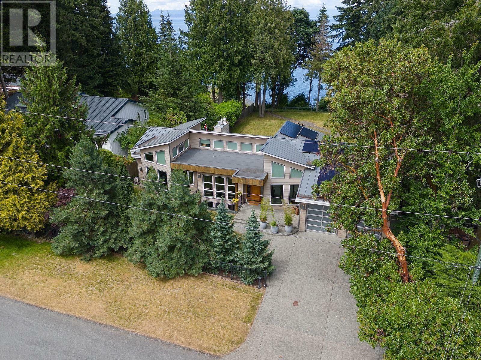 Property Photo: 5912 Waldbank Road BC V9V 1C8