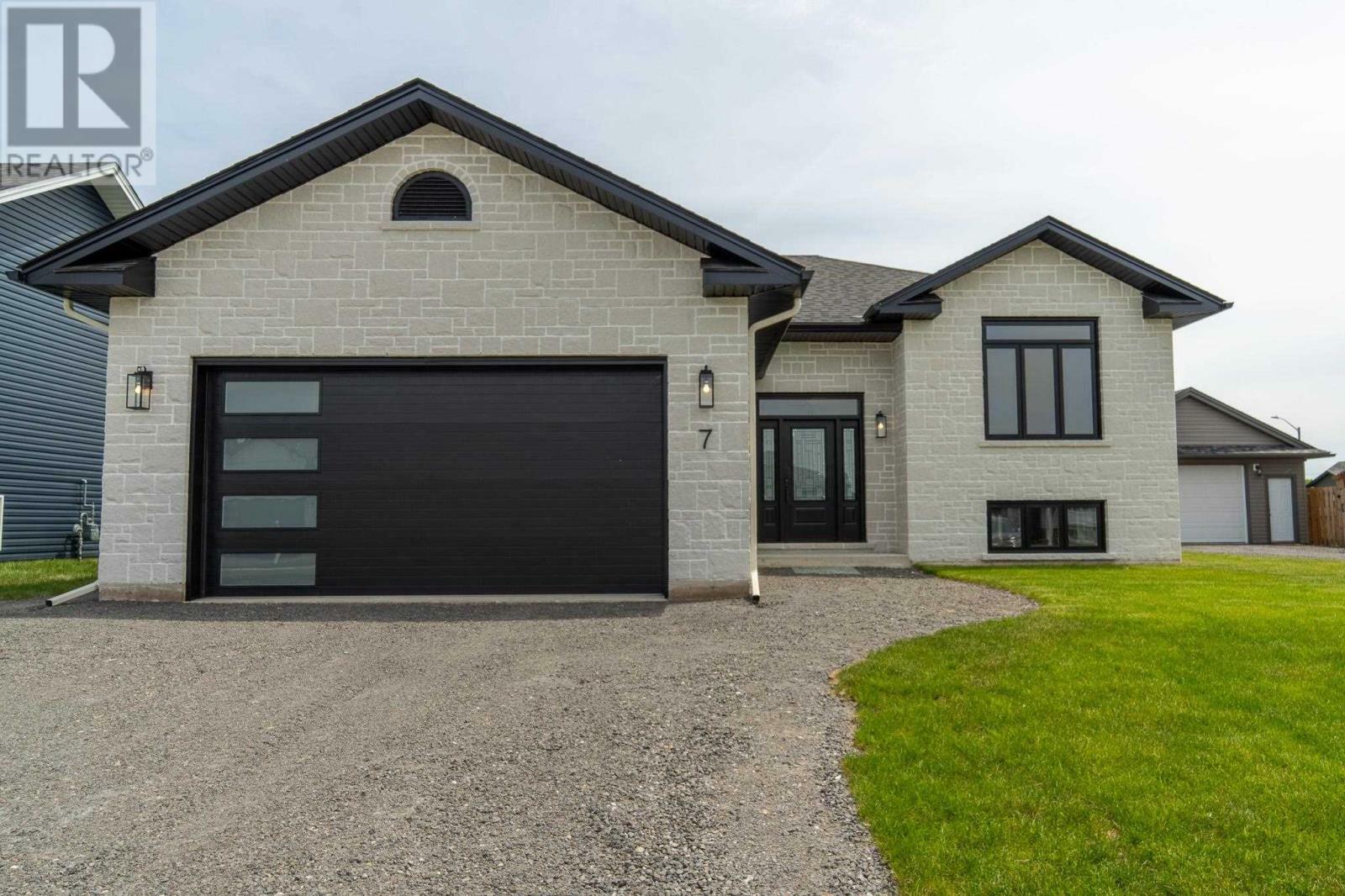 Property Photo:  7 Noah Dr  ON P6C 6E6 