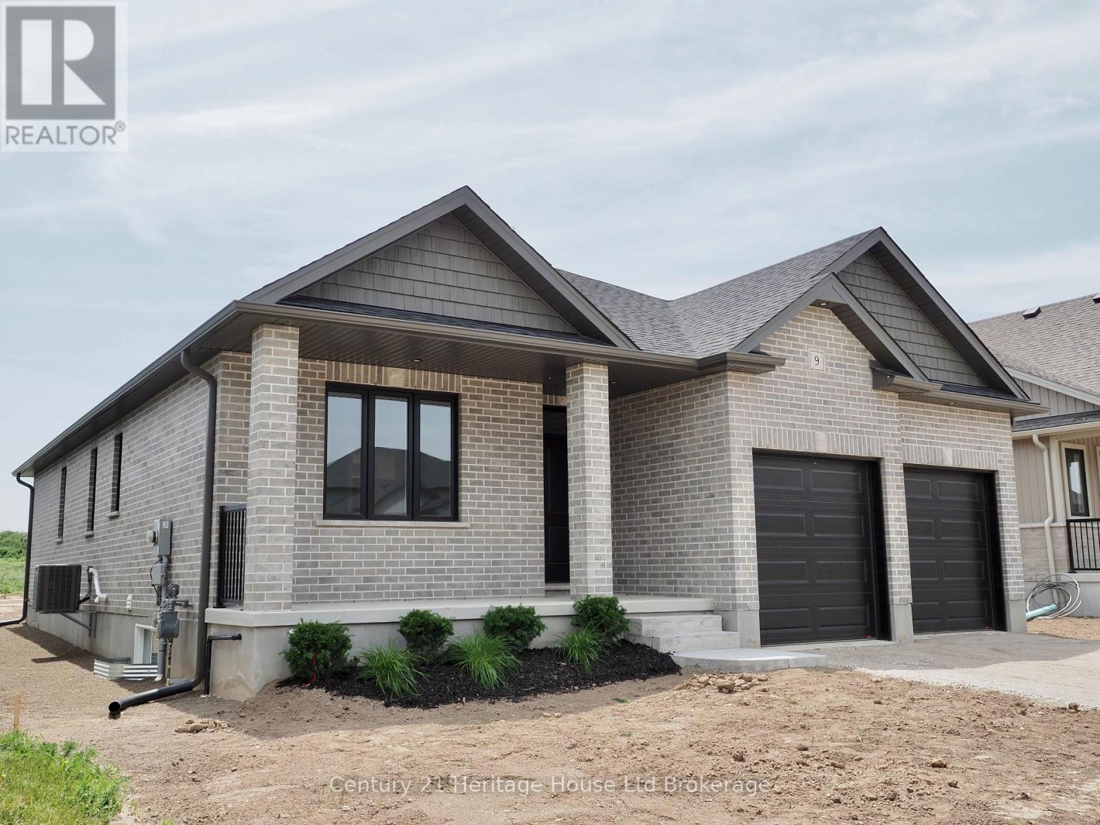 Property Photo: 9 Sycamore Drive ON N4G 5S3