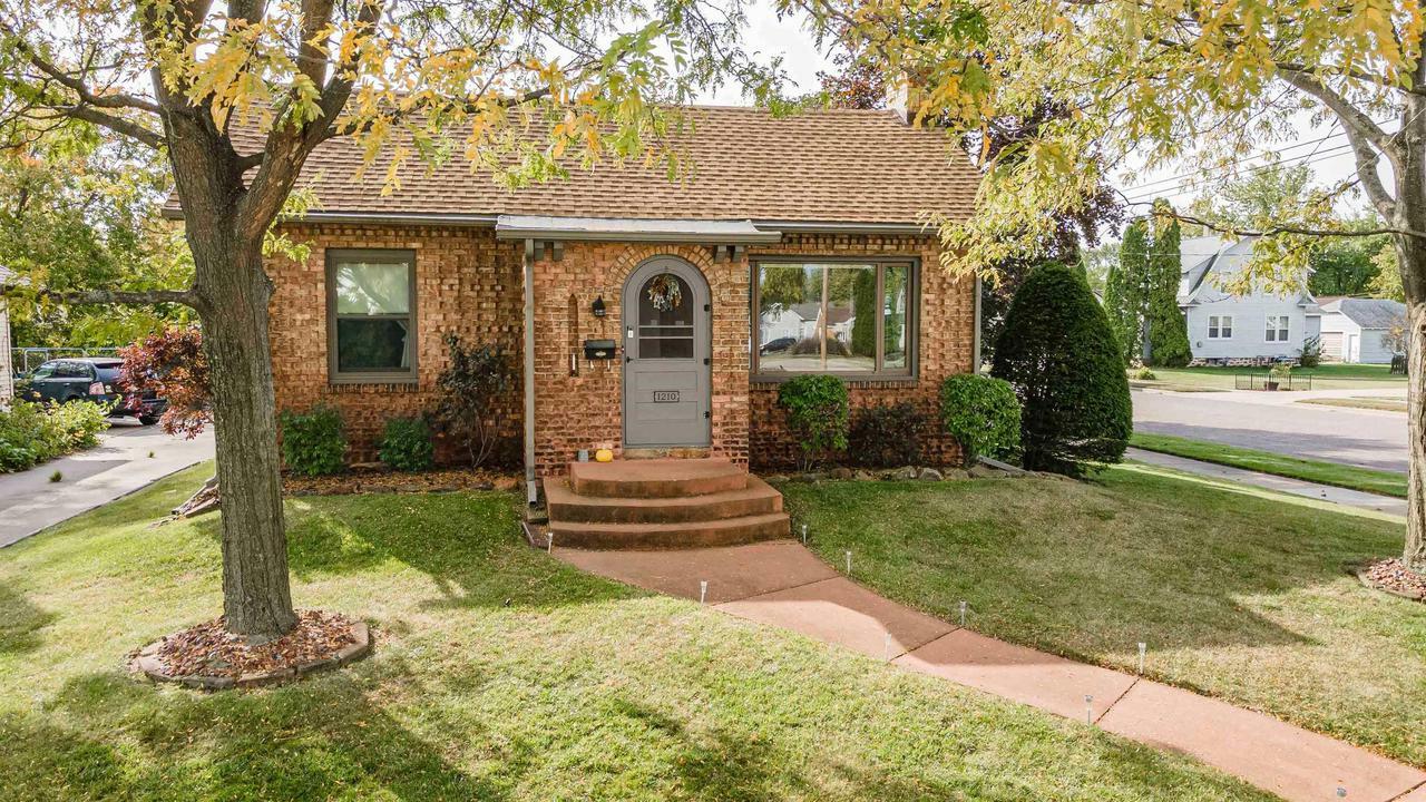 Property Photo:  1210 Oak Street  WI 54494 