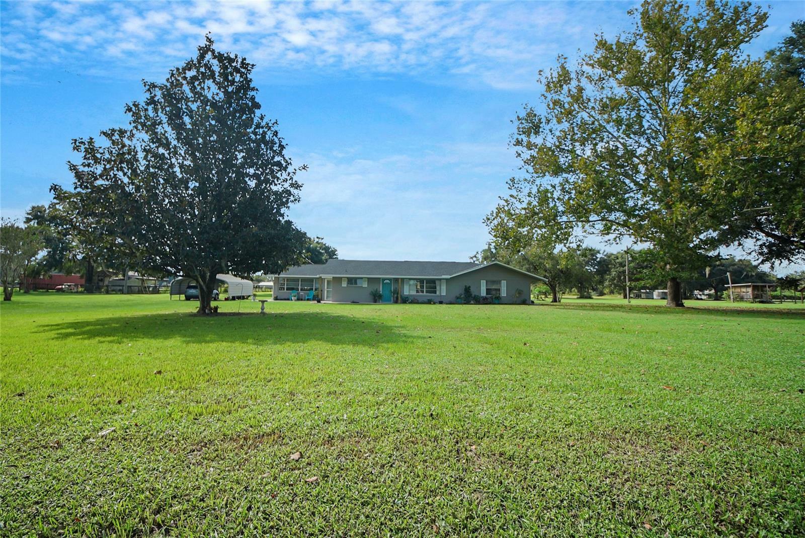 Property Photo:  310 SE 160th Street  FL 34491 