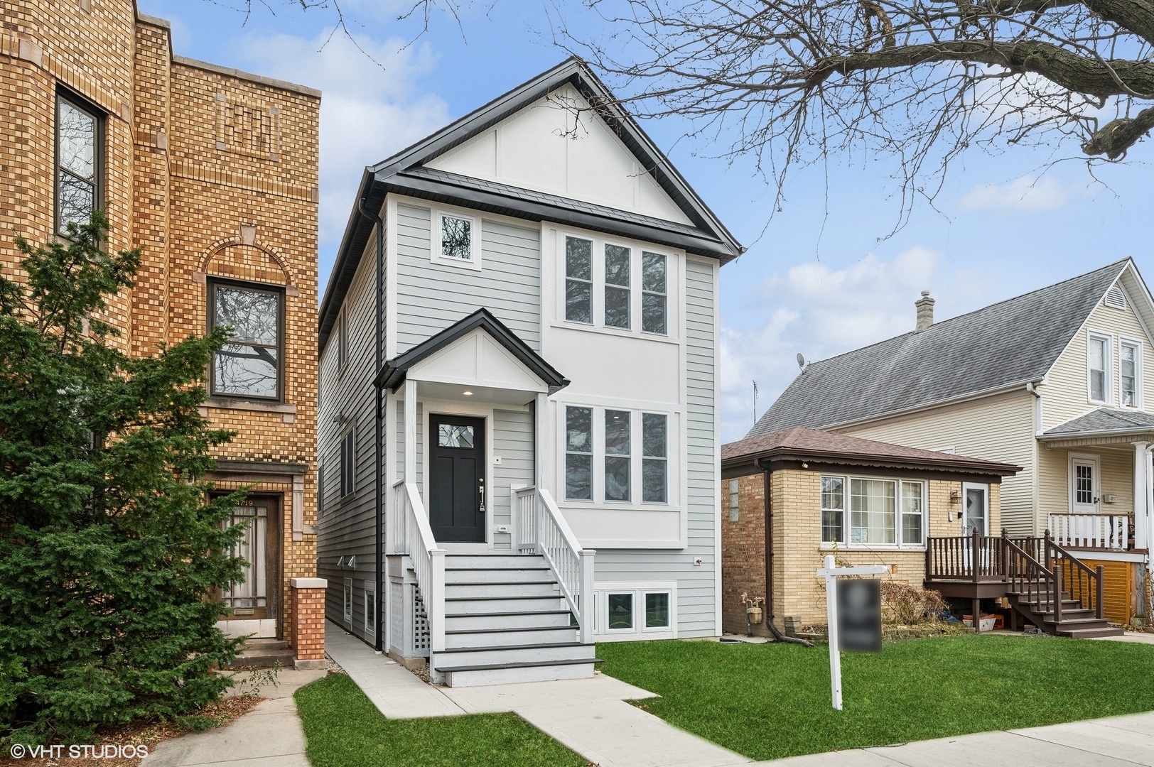 4717 N Harding Avenue  Chicago IL 60625 photo