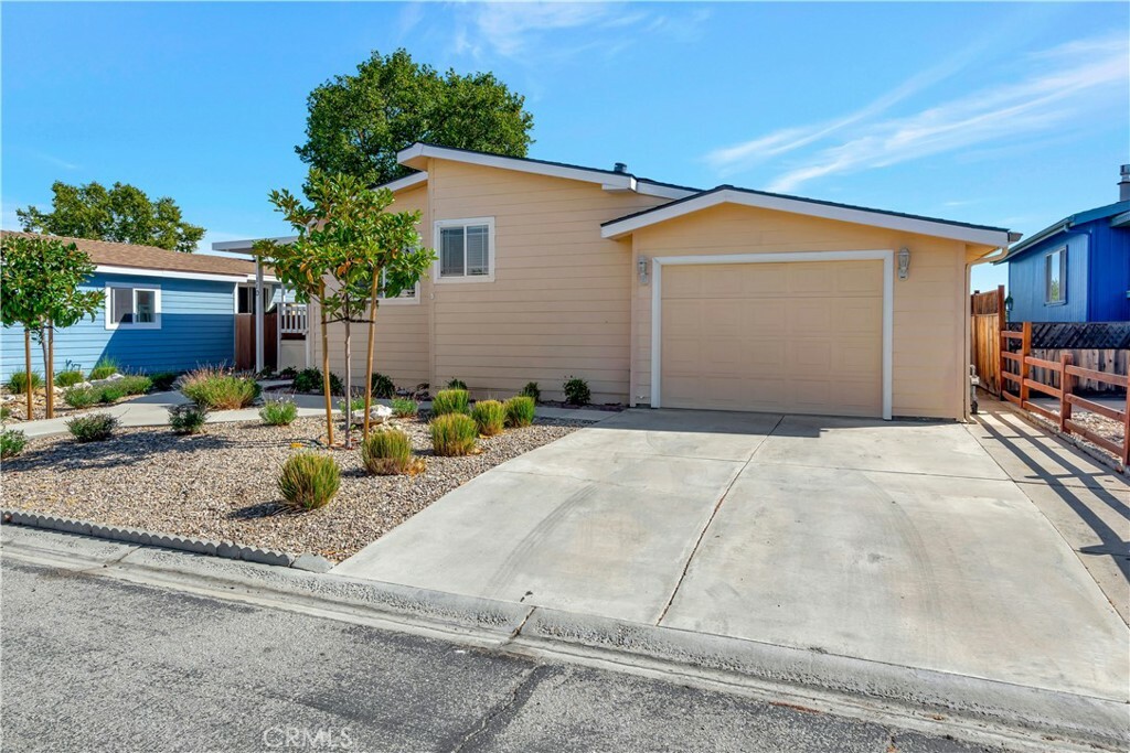 Property Photo:  1220 Bennett Way 110  CA 93465 