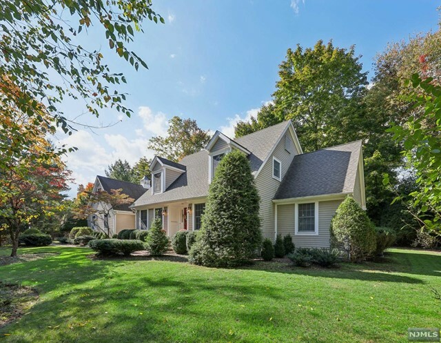 Property Photo:  4 Stoney Ridge Road  NJ 07401 