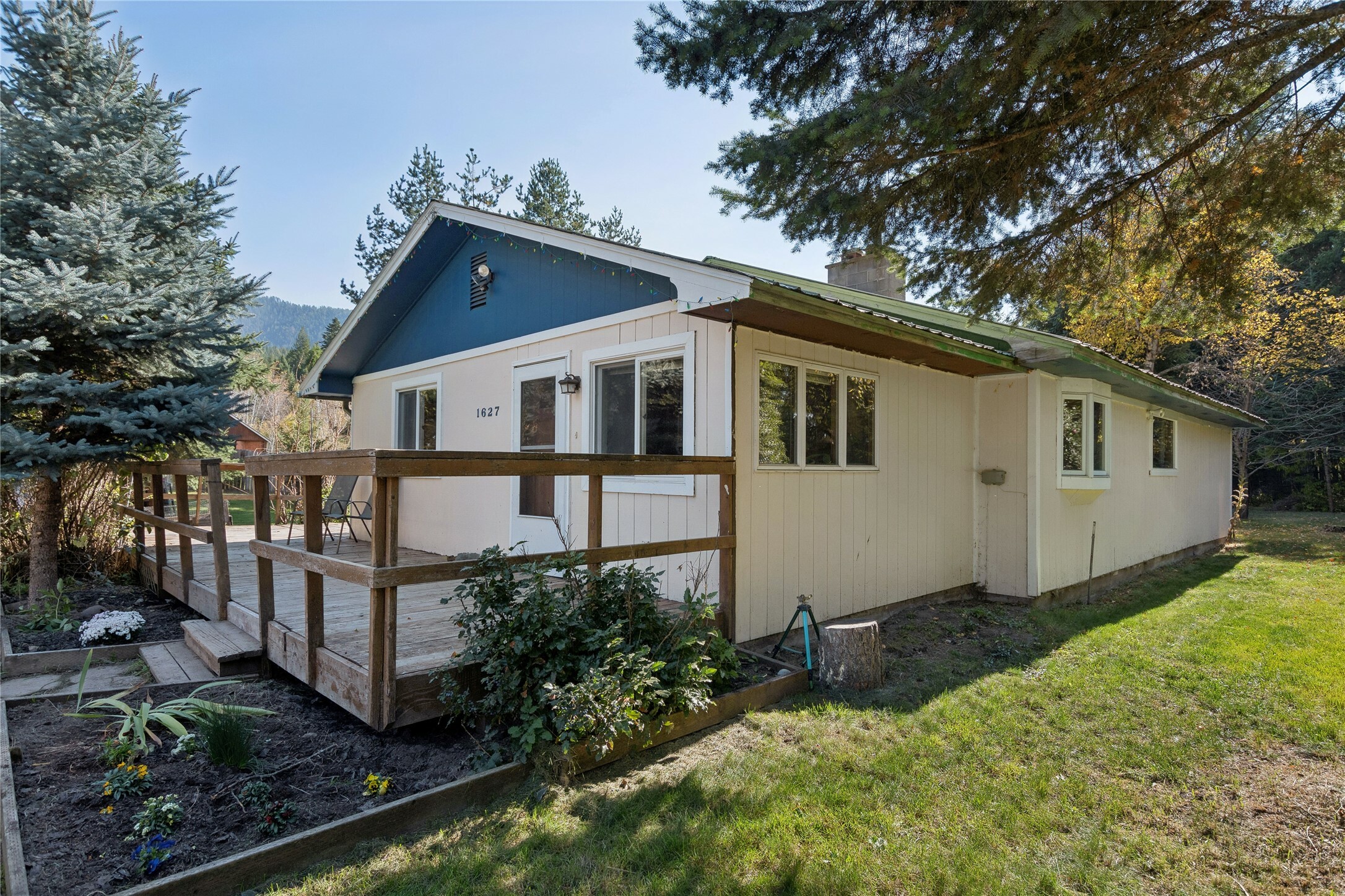 Property Photo:  1627 Foothill Road  MT 59901 