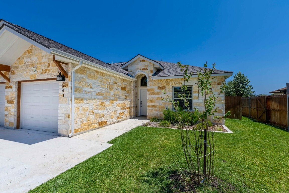 301 Navarro Way  Seguin TX 78166 photo