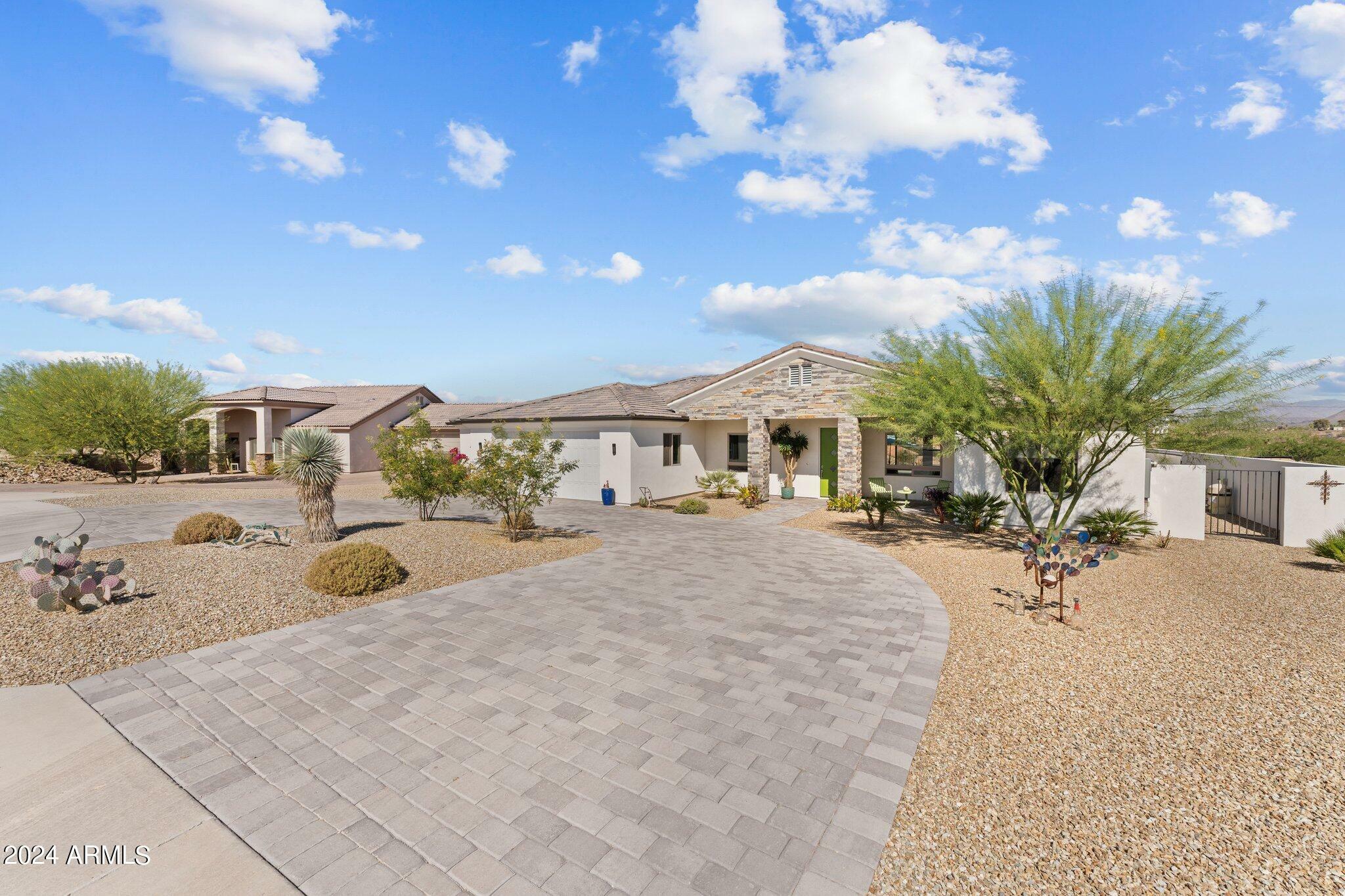 Property Photo:  960 W Hermosa Drive  AZ 85390 