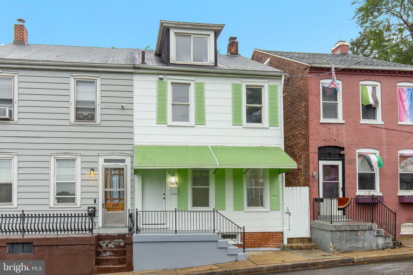 Property Photo:  664 Poplar Street  PA 17603 