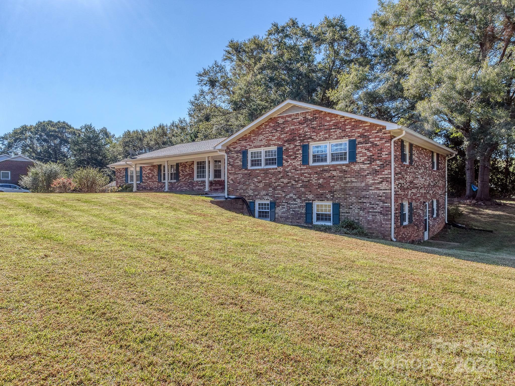 Property Photo:  409 W Lewis Street  NC 28034 