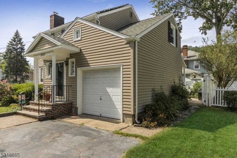 Property Photo:  2315 Mountain Ave  NJ 07076 