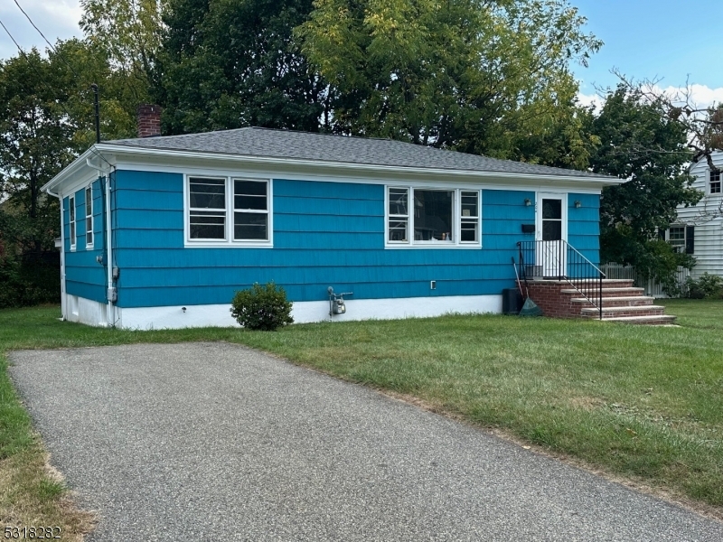 Property Photo:  204 E Valley View Ave  NJ 07840 