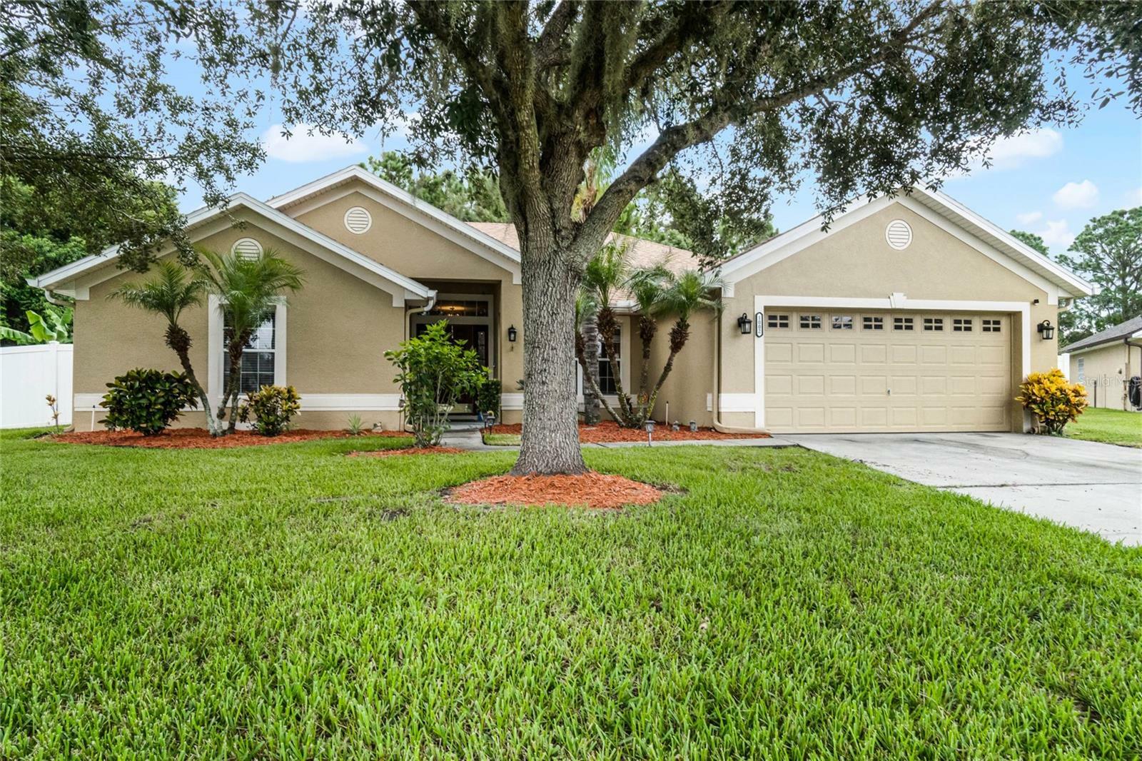 Property Photo:  1002 Twisted Branch Lane  FL 34771 