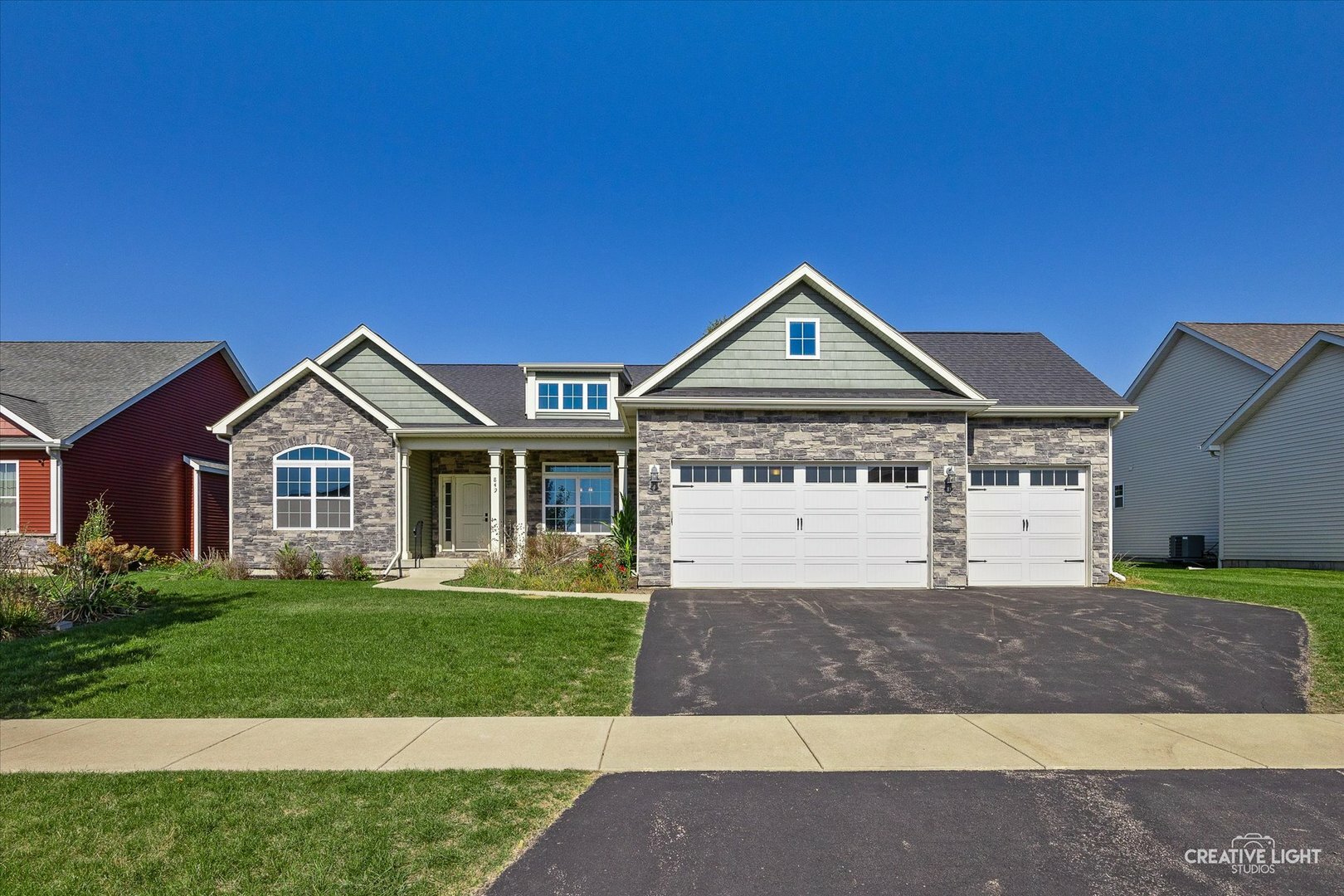 Property Photo:  849 Coventry Circle N  IL 60178 