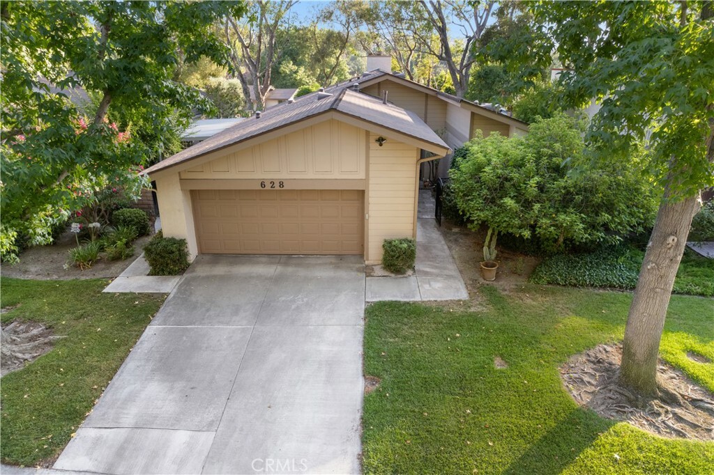 Property Photo:  628 Via La Paloma  CA 92507 