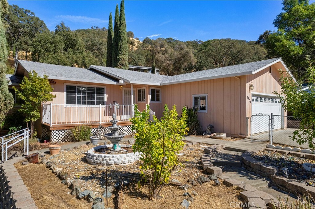 Property Photo:  2950 Oak Crest Avenue  CA 95458 