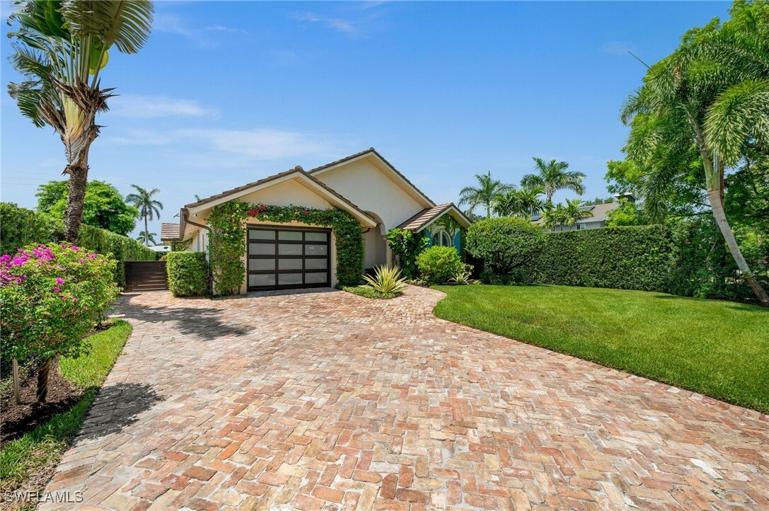 Property Photo:  1228 Diana Avenue  FL 34103 