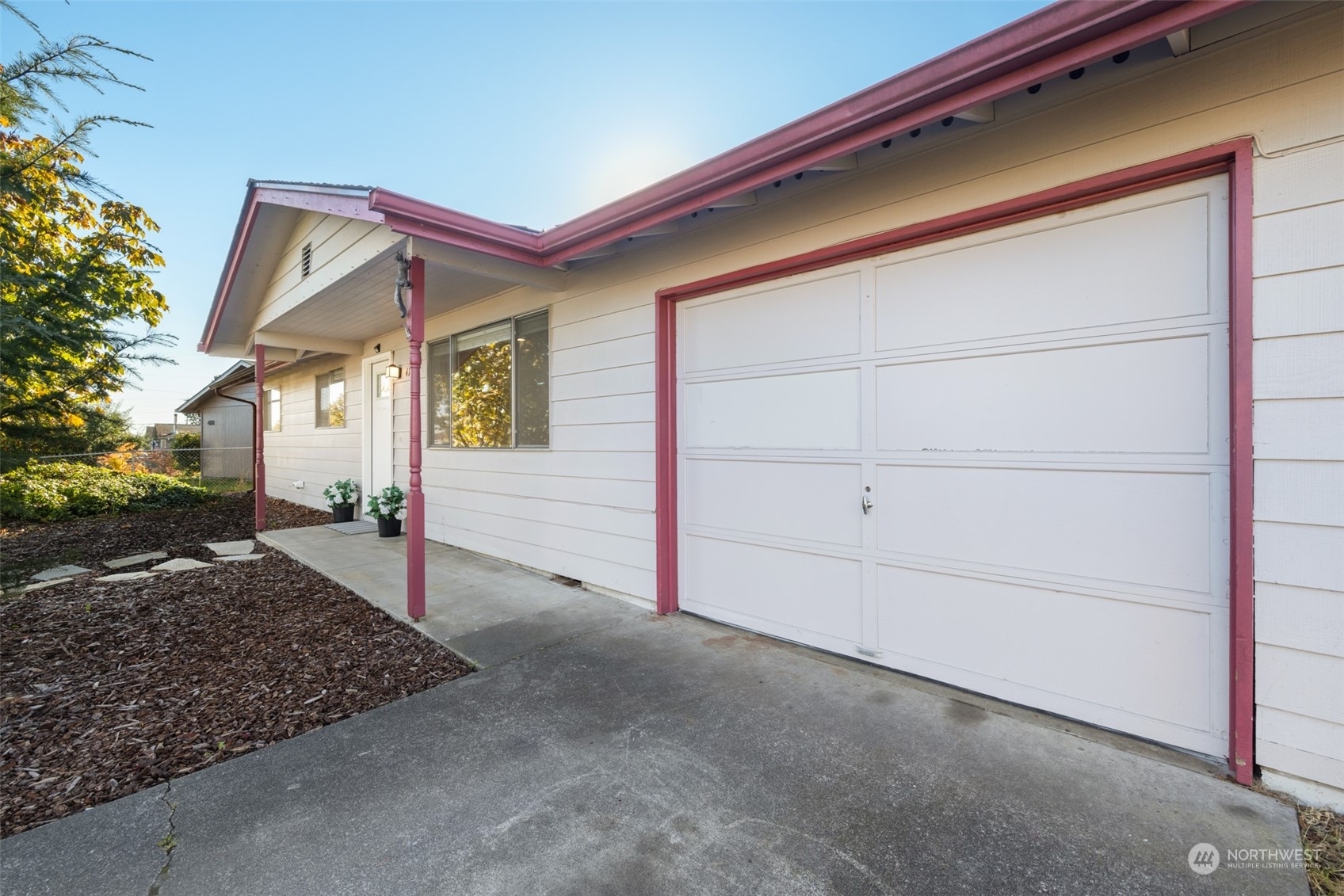 Property Photo:  419 W Hemlock Street  WA 98382 