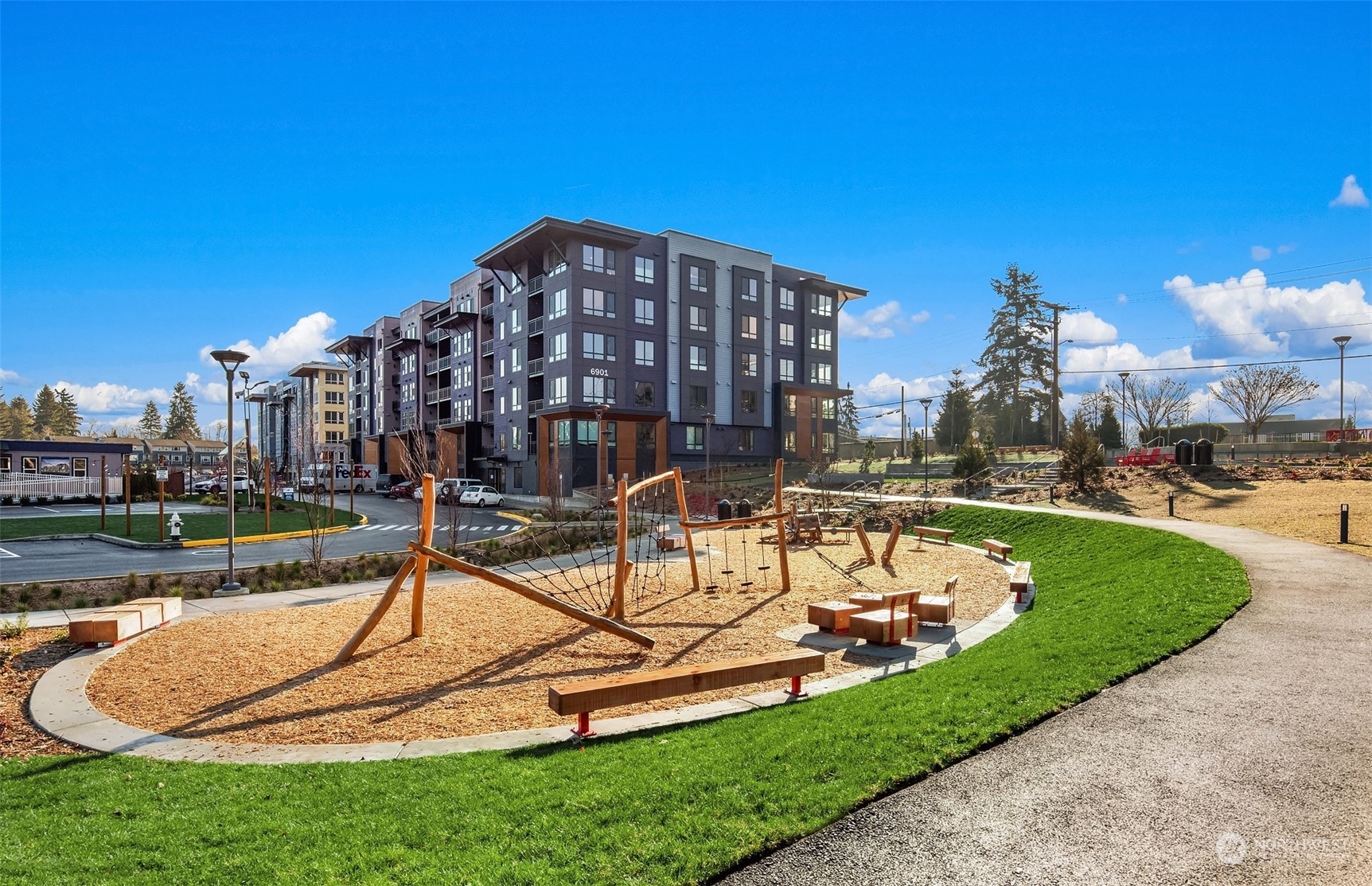 Property Photo: 6901 NE 184th Lane 301 WA 98028