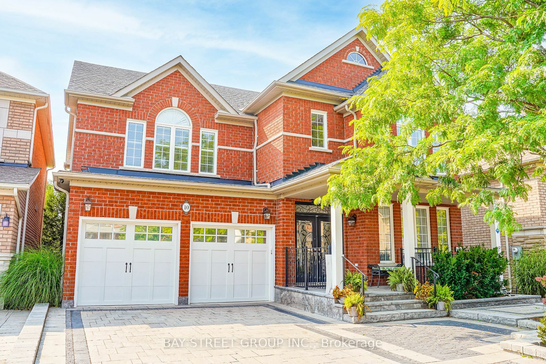 Property Photo:  10 Morland Cres  ON L4G 7Z2 