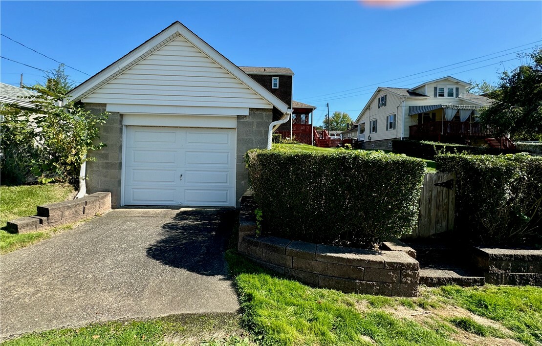 Property Photo:  202 Delaware Ave  PA 15137 