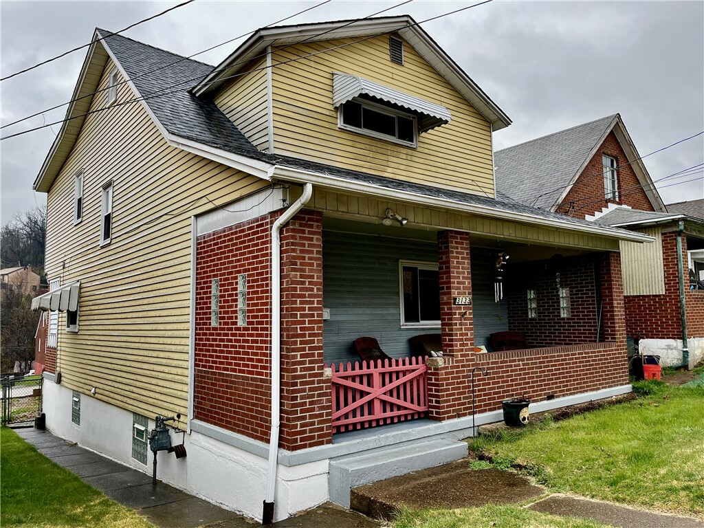 Property Photo:  3133 State St  PA 15131 