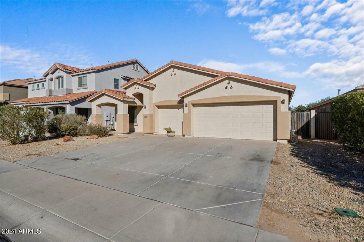 Property Photo:  45990 W Tulip Lane  AZ 85139 