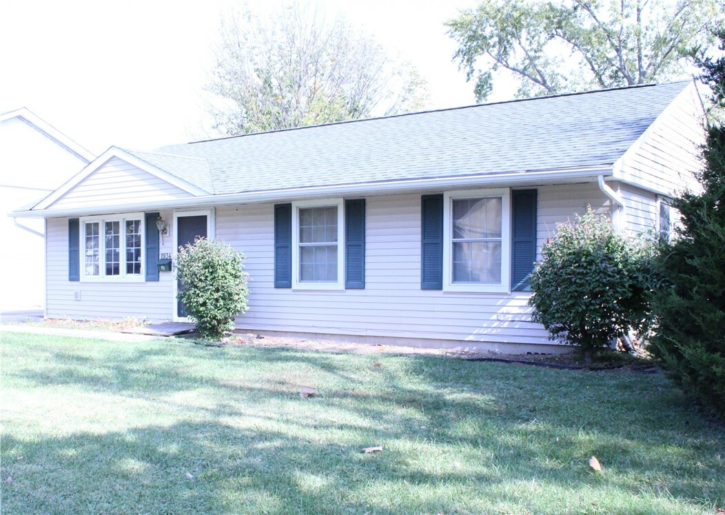 Property Photo:  1934 S Windsor Road  IL 62521 