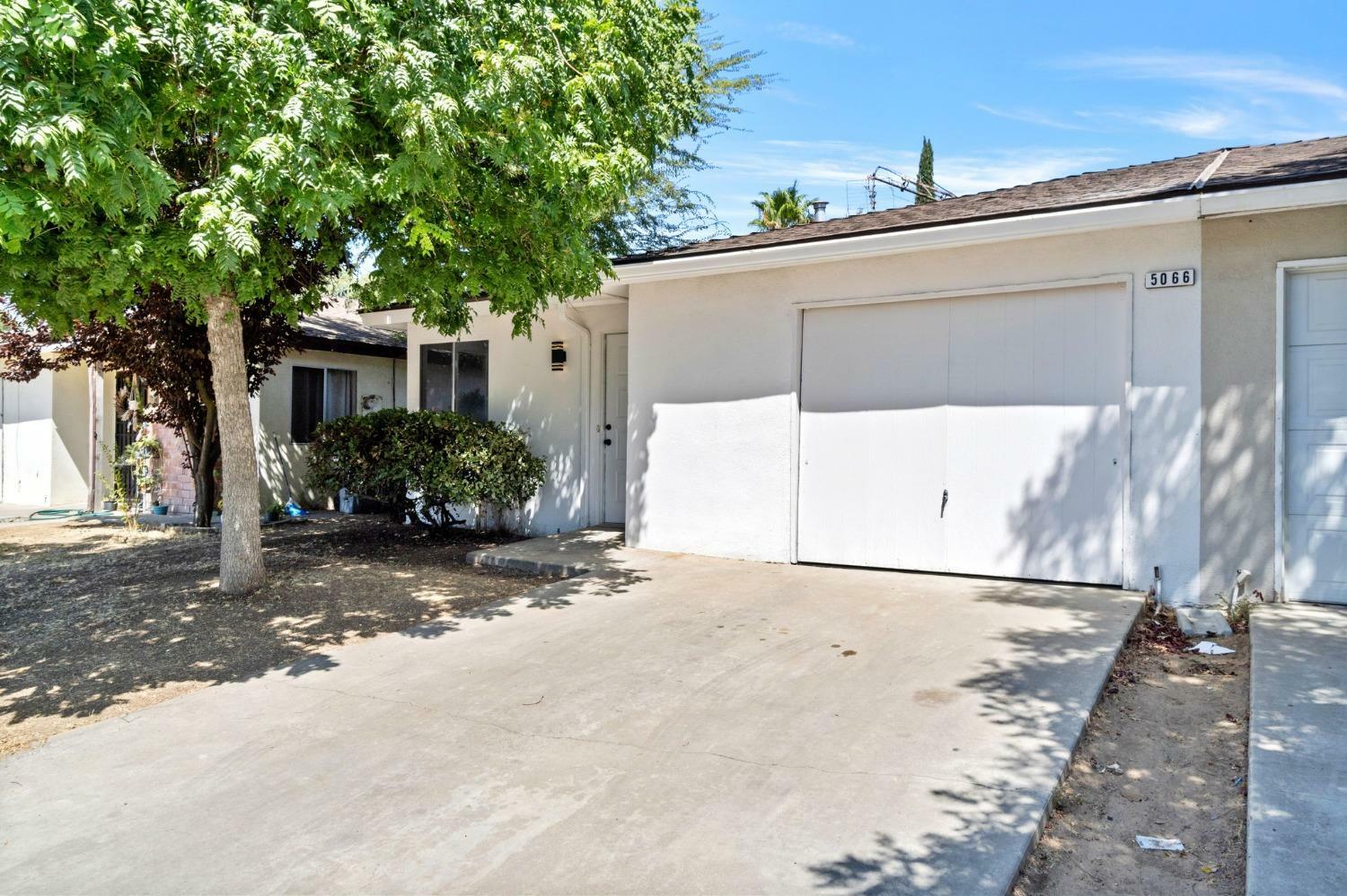 Property Photo:  5066 W Ashcroft Avenue  CA 93722 