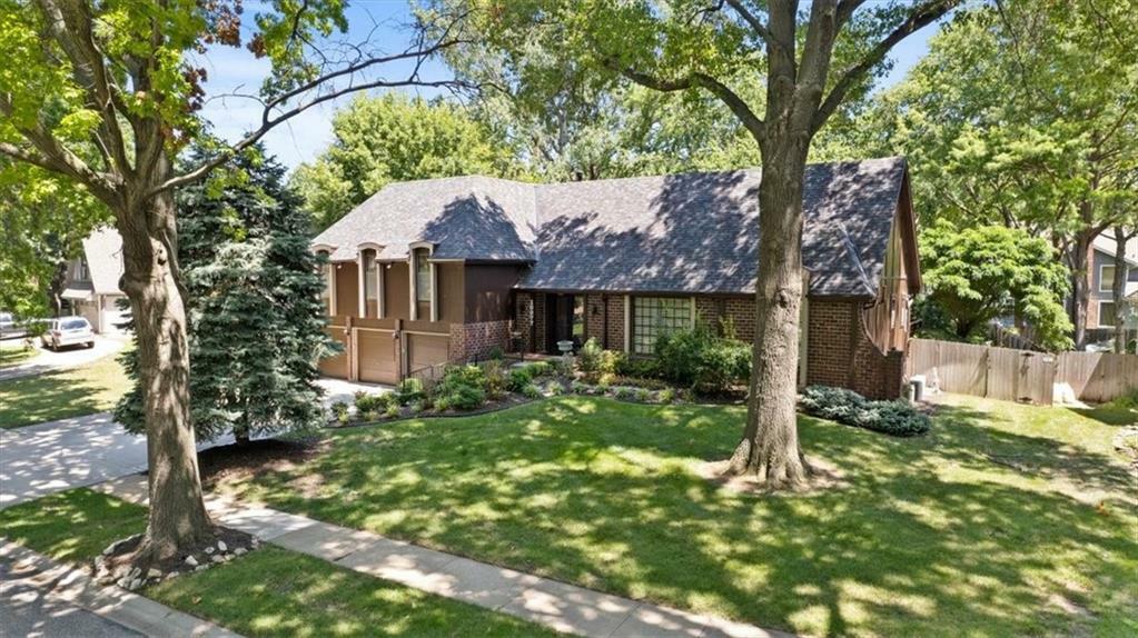 Property Photo:  10077 Hemlock Drive  KS 66212 