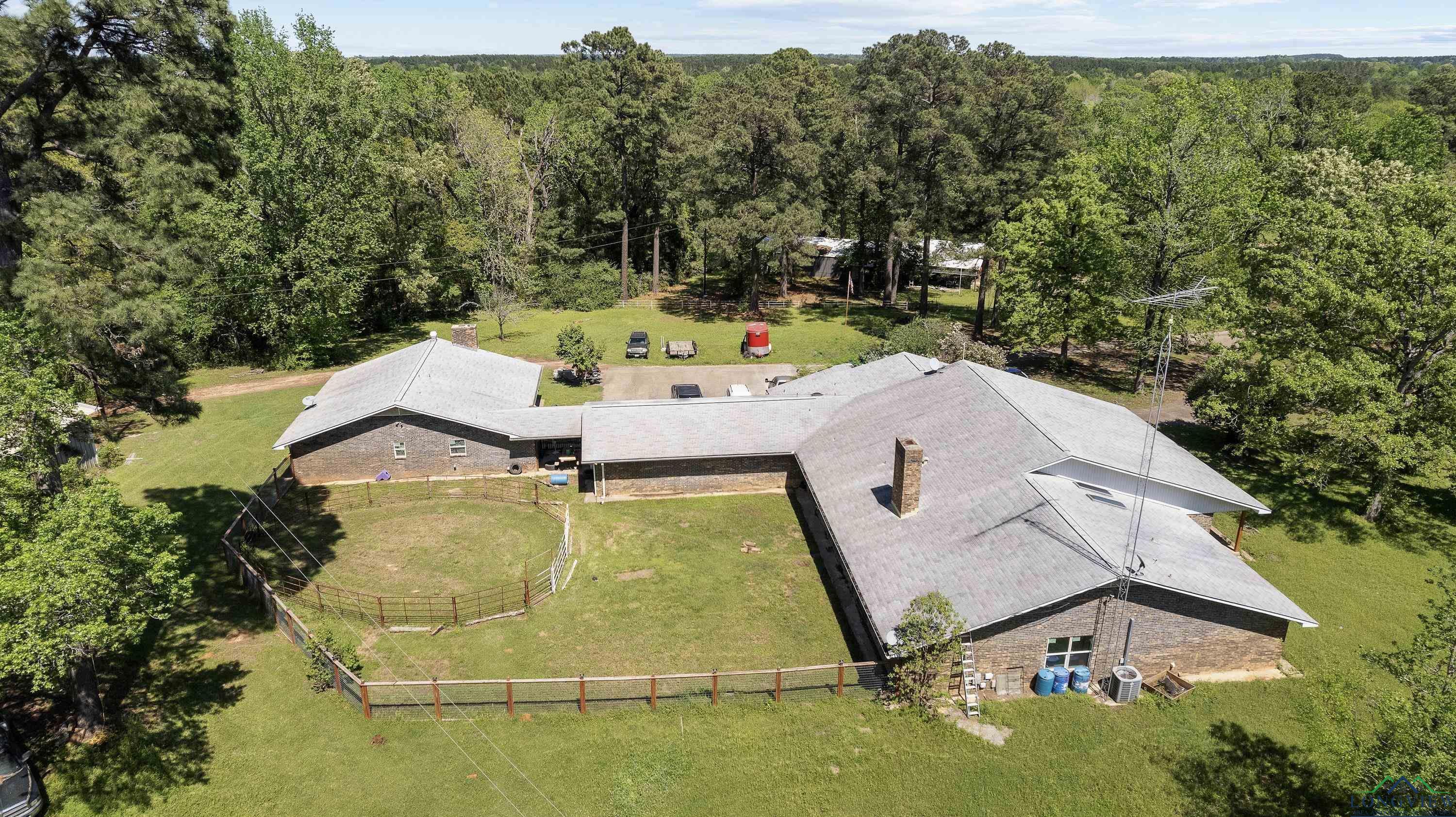 Property Photo: 3955 E US Highway 79 TX 75652