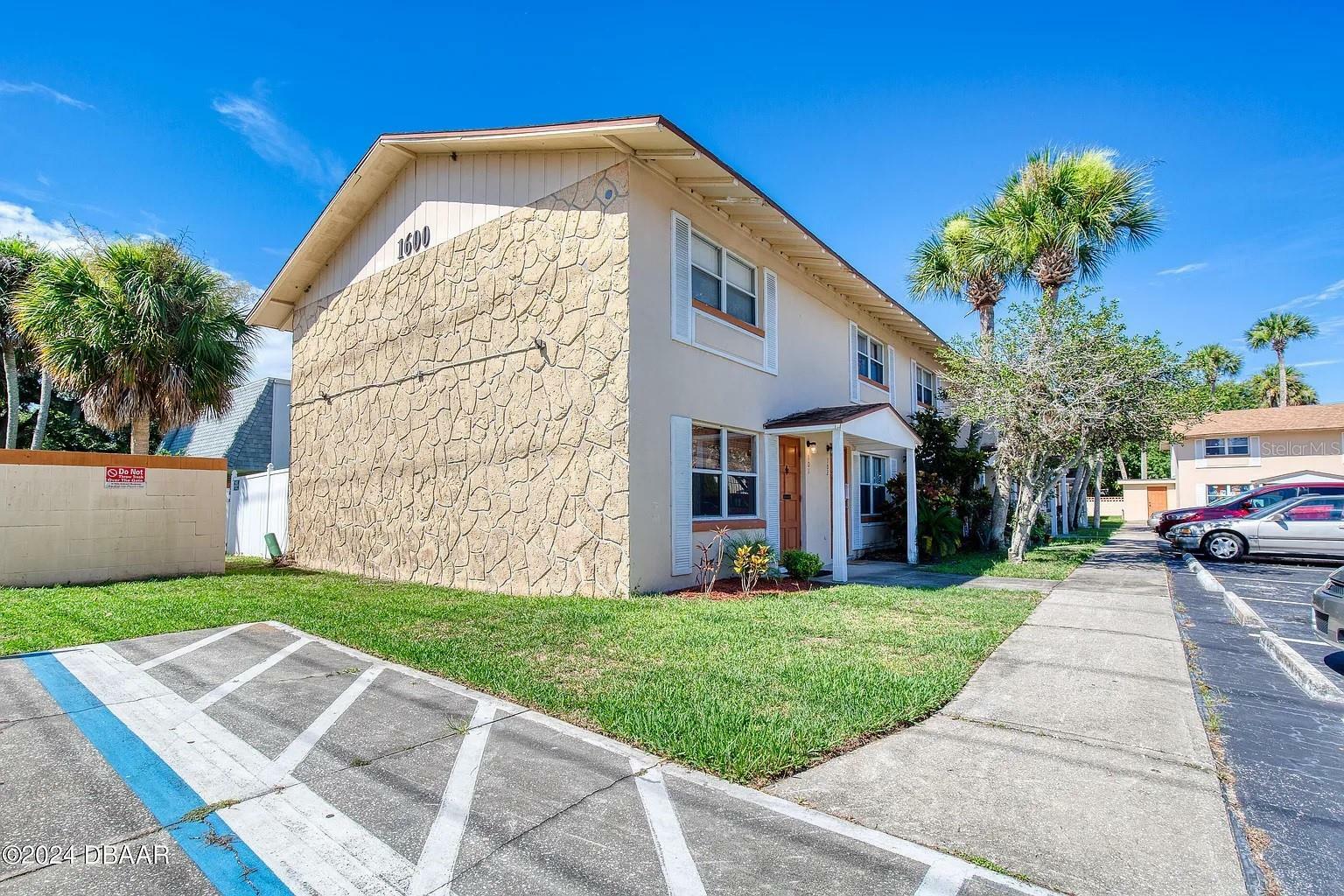 Property Photo:  1600 S Palmetto Avenue 101  FL 32119 