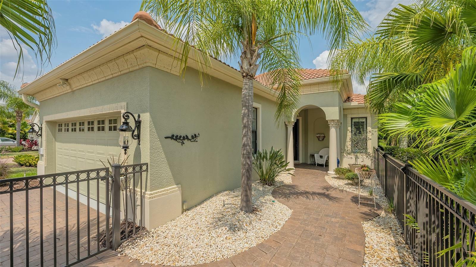 Property Photo:  7419 Wexford Court  FL 34202 