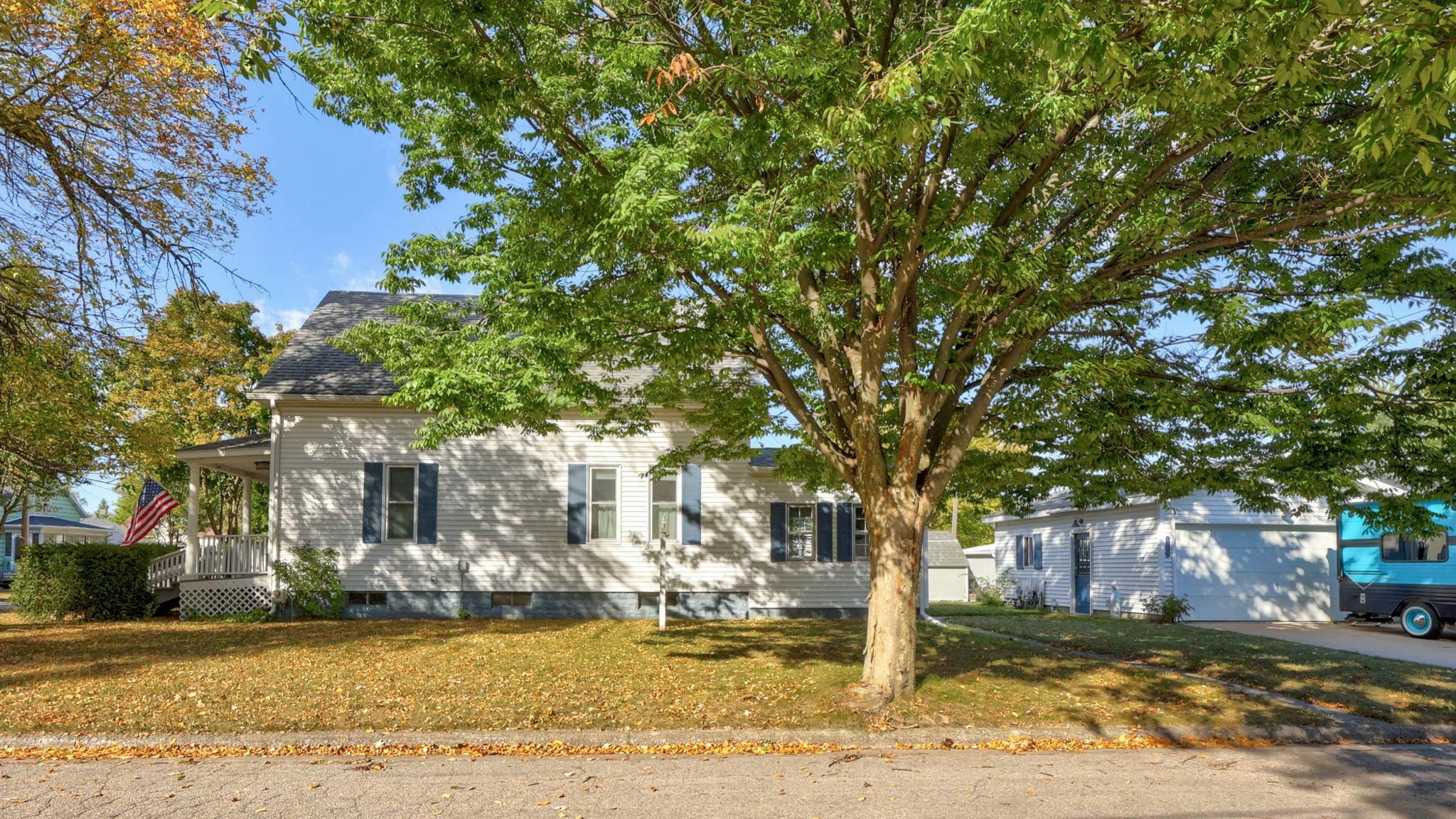 Property Photo:  1219 S Grant Street  MI 48708 