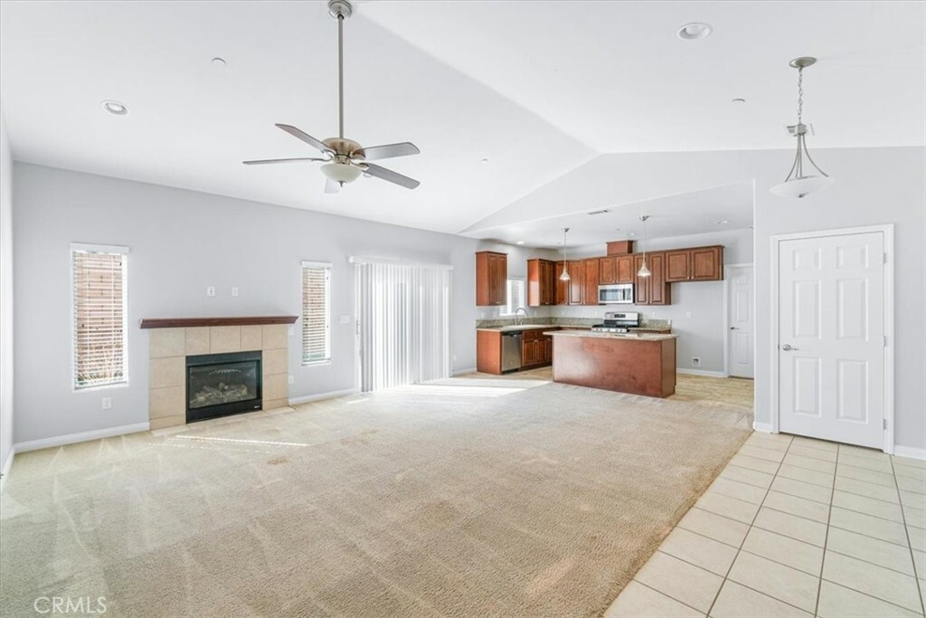 Property Photo:  1402 W Heritage Way  CA 93458 